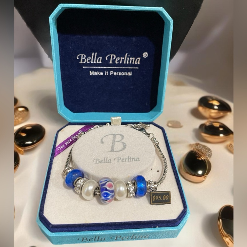 NWT Bella Perlina Beaded Blue & White Charm Bracelet